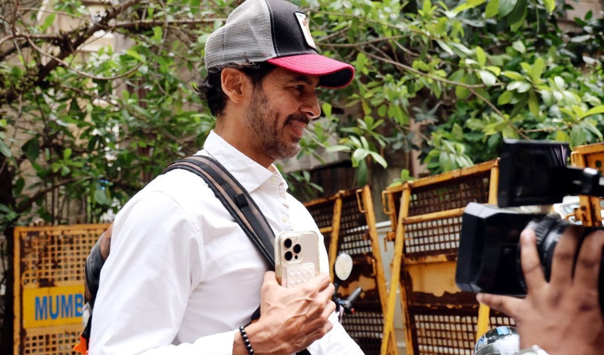 Mithi River Scam: मुंबई पुलिस आयुक्त कार्यालय पहुंचे Dino Morea, ईओडब्ल्यू की जांच में हुए शामिल