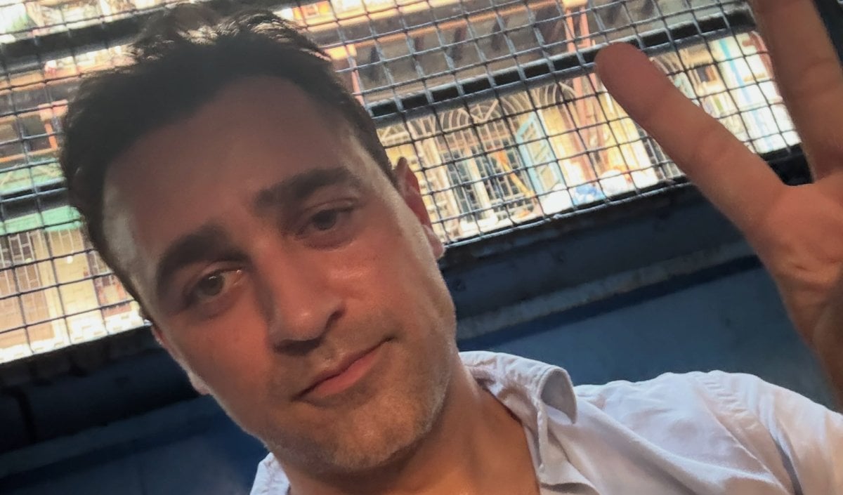 Imran Khan भारत छोड़ने के नोटिस के खिलाफ Bombay High Court का दरवाजा खटखटाएंगे