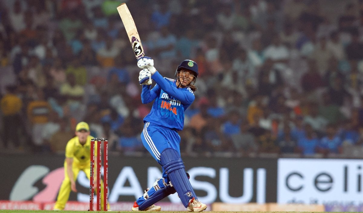 Harmanpreet Kaur का अनुभव युवाओं के लिए अहम, कप्तान Smriti Mandhana ने बताया